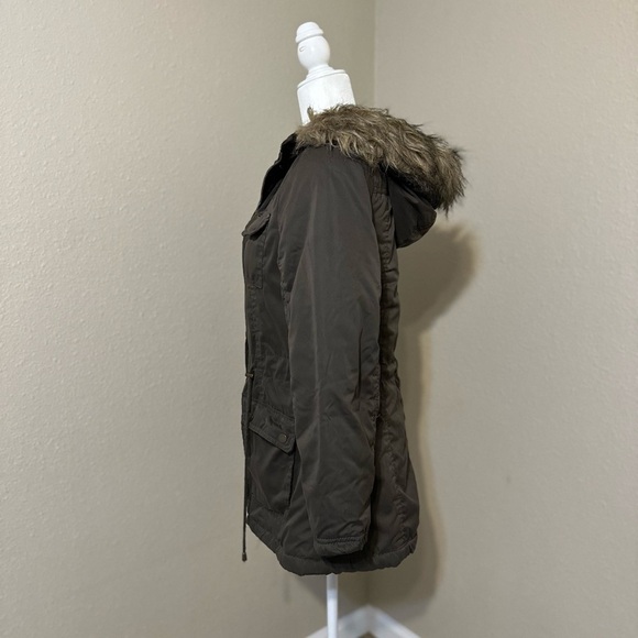 Snobbish Green Hooded Faux Fur Parka Size: Medium - Picture 3 of 9